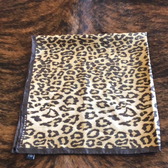 Banana Republic Accessories - Banana Republic Leopard Print Scarf